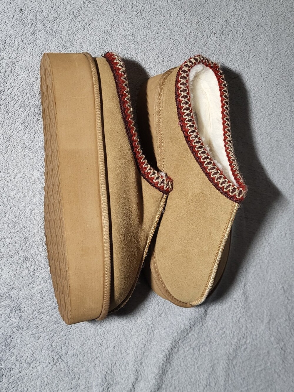 Off Brand House Slippers Size 7
